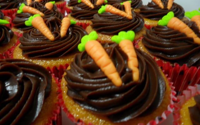 Cupcake de cenoura com cobertura de brigadeiro