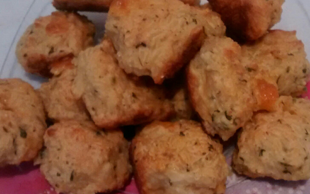 Bolinho de arroz assado e recheados com queijo