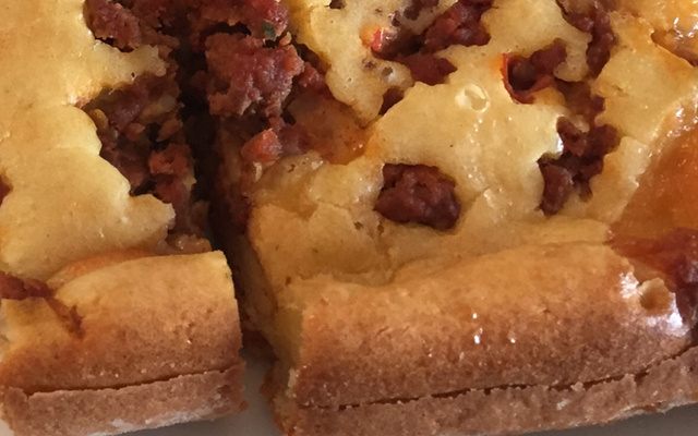 Torta de carne moída e linguiça