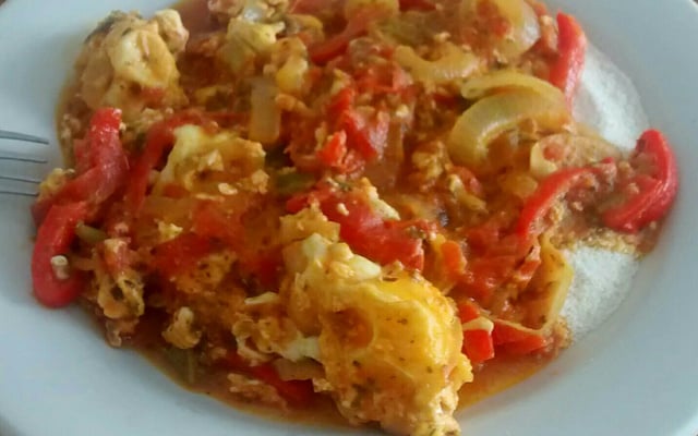 Moqueca de ovo com sardinha