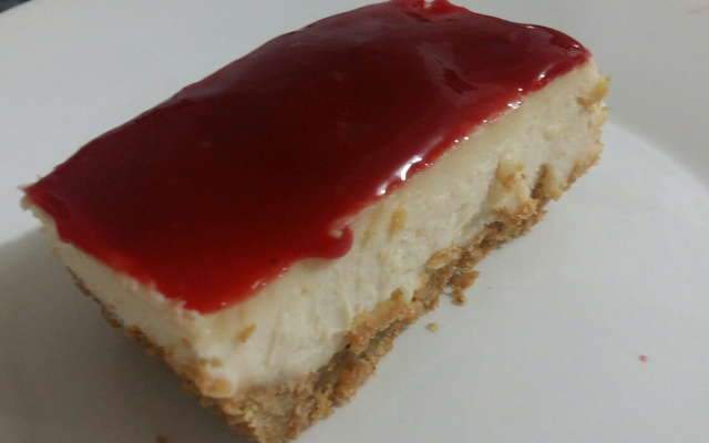 Cheesecake com geleia de framboesas