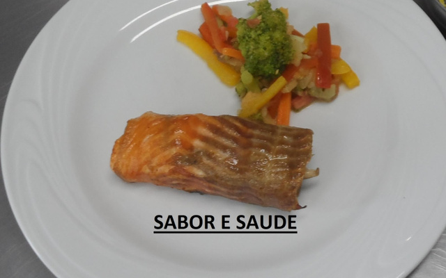 Rolê de salmão com shitake