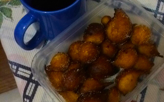 Bolinho de chuva com brigadeiro