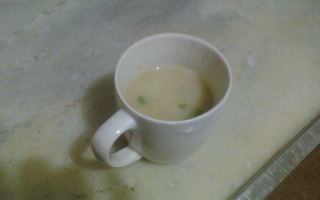Sopa de batata de caneca