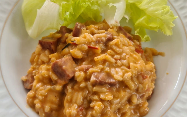 Risoto de calabresa com tomates pelados
