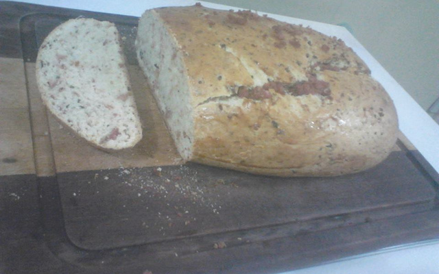 Pão caseiro com Linguiça da Vicky