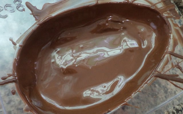 Ovo de Páscoa recheado de doce de leite