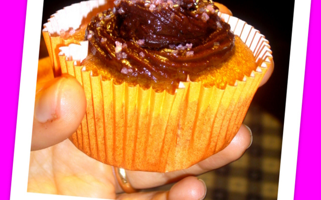 Cupcake ao mel e ganache
