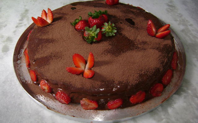 Bolo trufado de morango