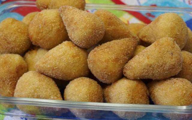 Coxinha com recheio de frango