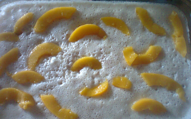 Gelatina com pêssegos gelados