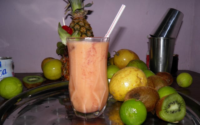 Coquetel de frutas sem álcool