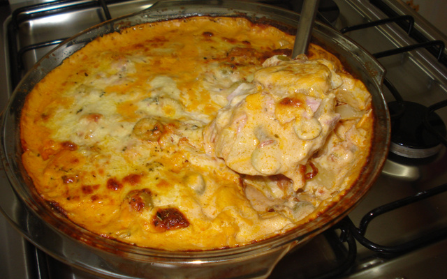 Gratinado de batata com presunto e queijo
