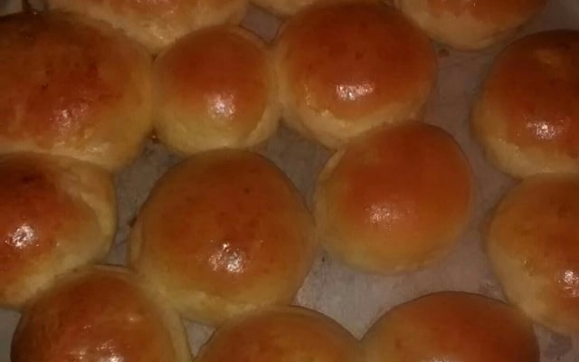Pão de batata recheado com mortadela