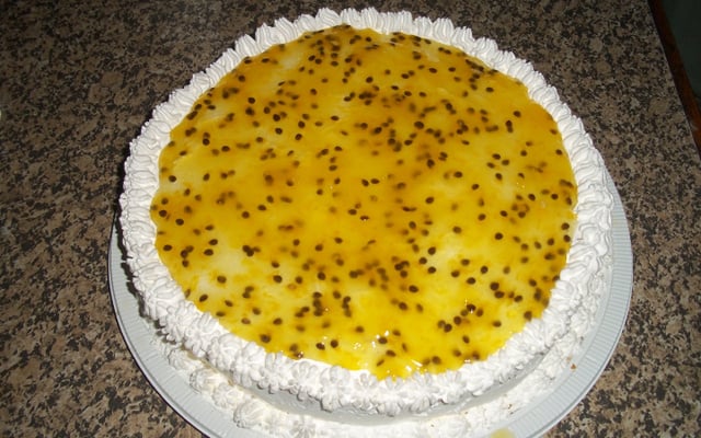 Bolo delicioso de mousse de maracujá