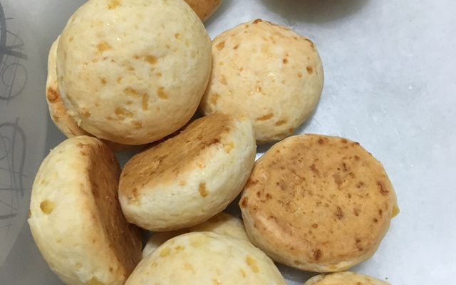 Pão de Queijo com Creme de Leite