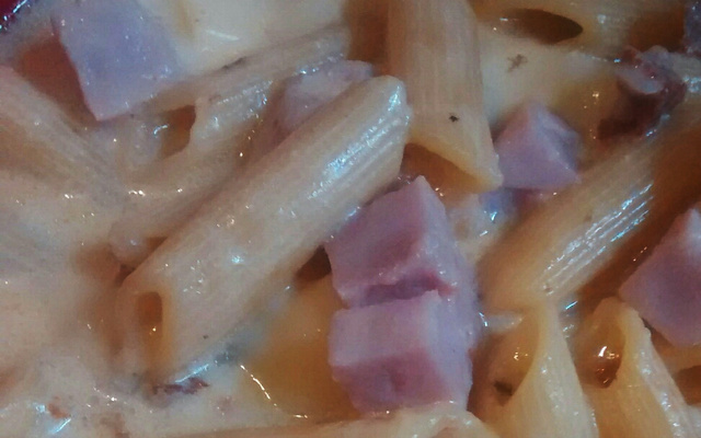 Macarrão na pressão com presunto e queijo