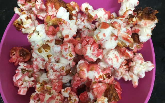 Pipoca colorida da Jannaina (Magé)