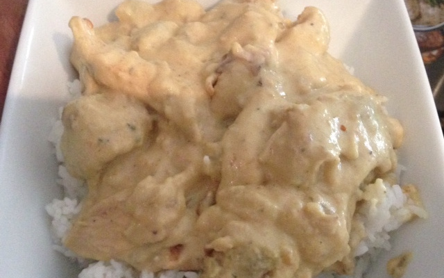 Filé de frango com molho de creme de leite e mostarda