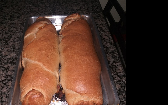 Pão caseiro recheado com calabresa