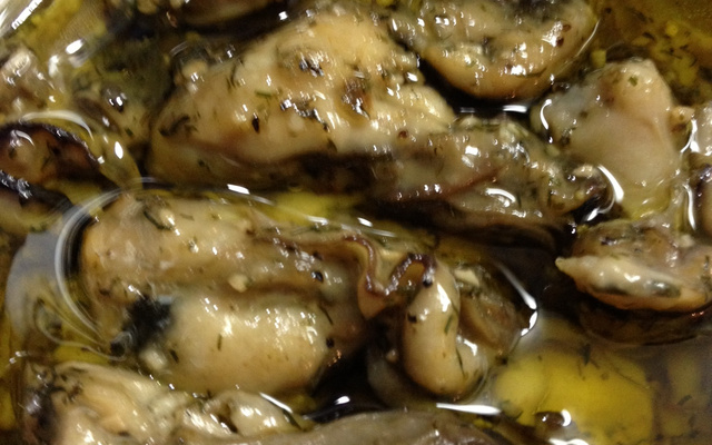 Ostras em óleo de ervas
