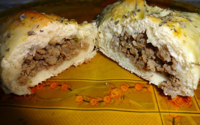 Esfiha com recheio de carne moída da sogra