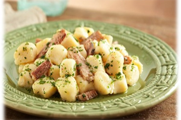 Nhoque de batata ao molho de sardinha