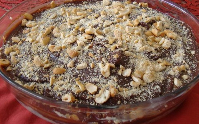 Delícia de chocolate, coco, damasco e castanhas-de-cajú