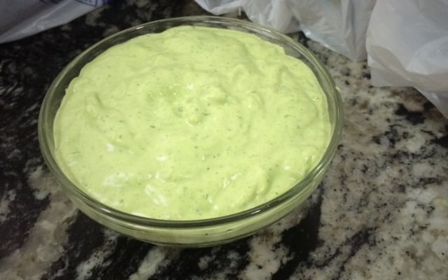 Molho verde para sanduíches