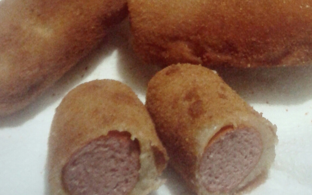 Enroladinho de salsicha frito simples