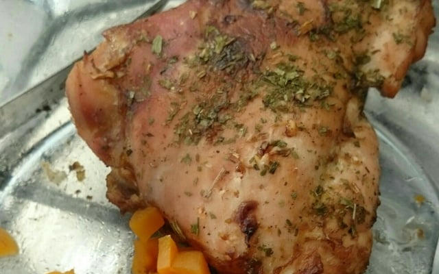 Coxa e Sobrecoxa de frango assado