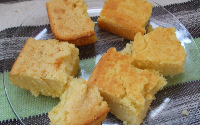 Bolo de fubá cremoso