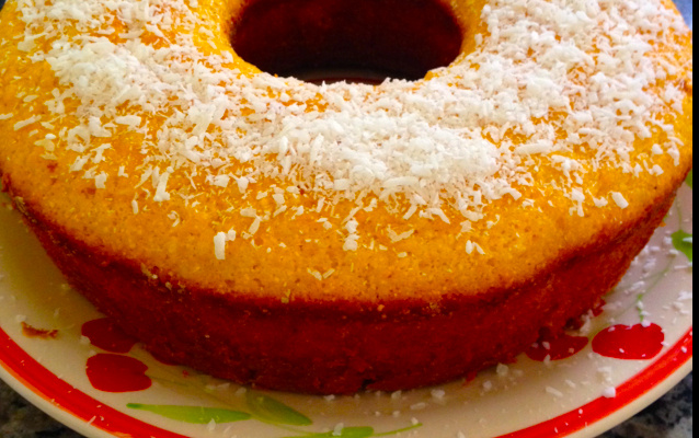 Bolo de milho com coco