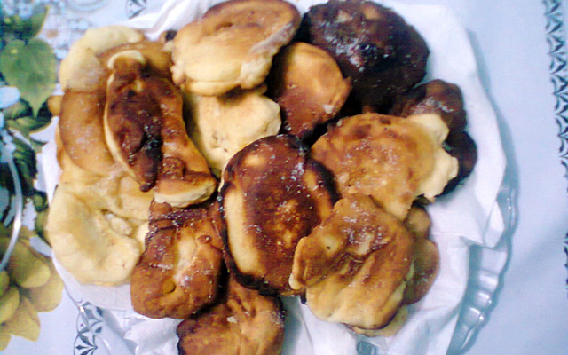 Bolinho frito de leite condensado