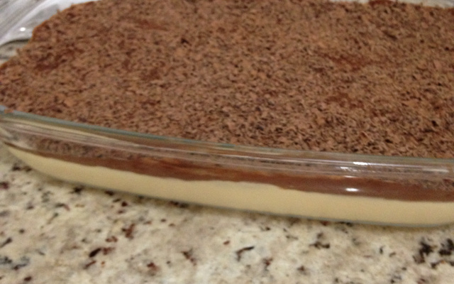 Mousse delicioso de maracujá com chocolate