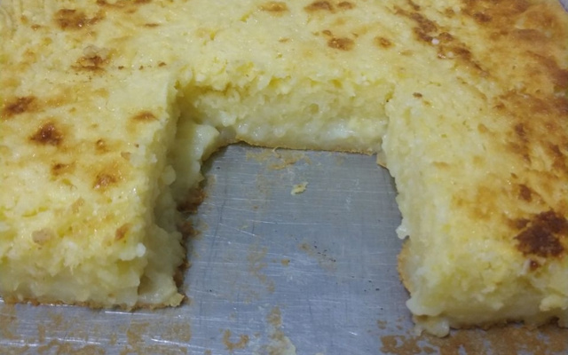 Bolo cremoso de mandioca (aipim)