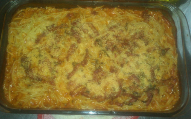 Macarrão ao molho de calabresa e requeijão