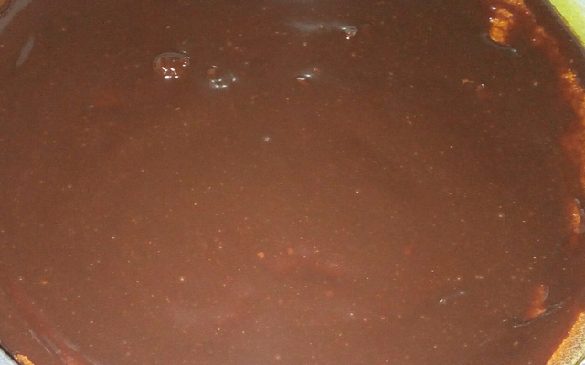 Bolo de cenoura com calda de nutella