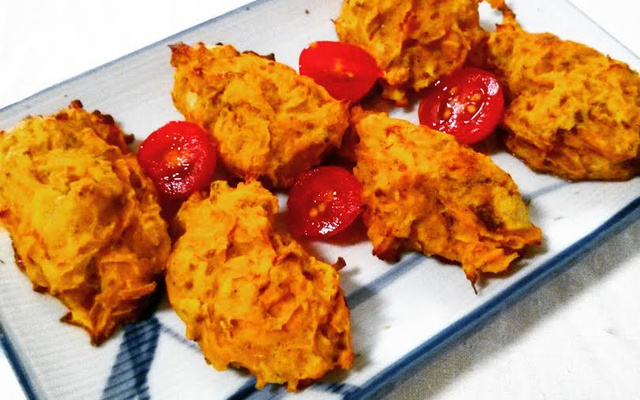 Bolinho de cenoura com curry e chia sem glúten