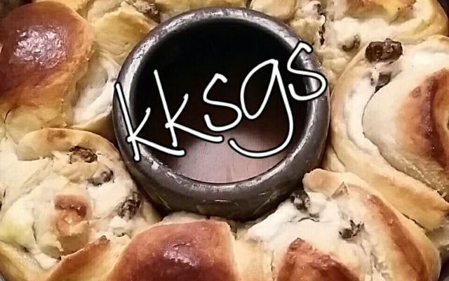 Pão doce recheado com ricota e uvas passas