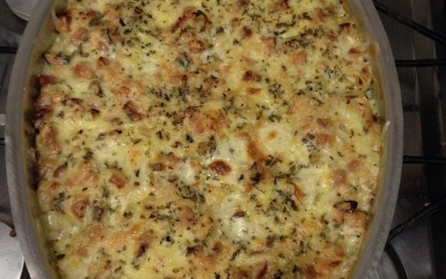 Macarronada de forno ao molho de tender