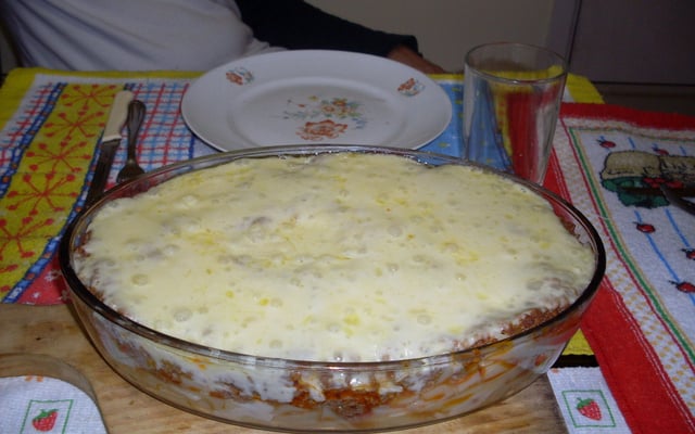 Macarrão ao molho branco e vermelho