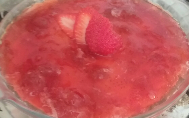 Manjar de coco com calda de morango