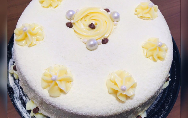 Bolo vulcão de leite em pó com creme de avelã