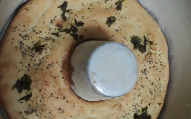 Bolinho de chuva salgado e assado