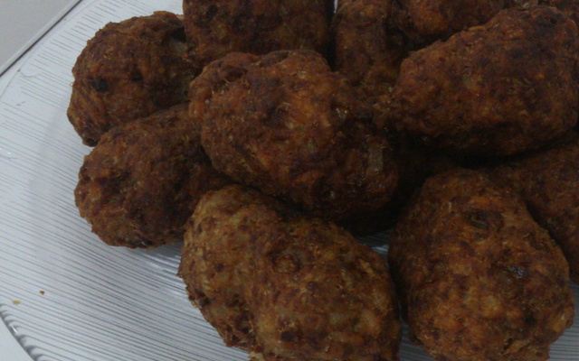 Bolinho de arroz com carne moída