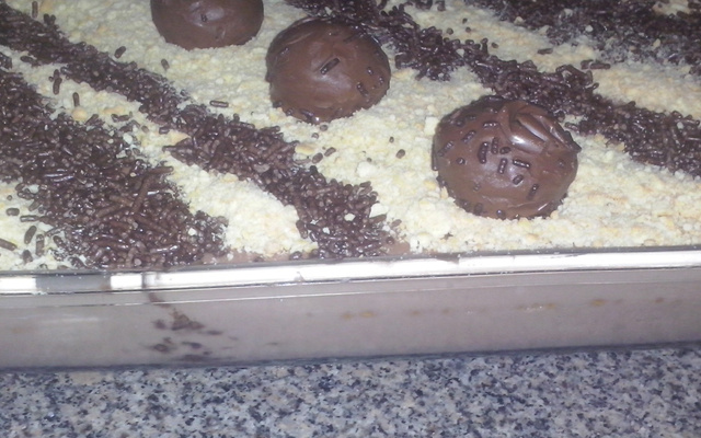 Pavê de creme de avelã e bombom