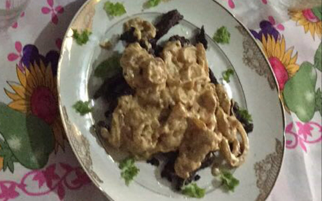 Bife acebolado com molho de maionese