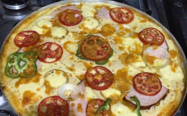 Massa de pizza Italiana (feita no liquidificador)