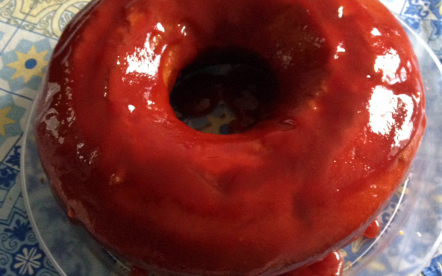 Bolo de fubá com goiabada